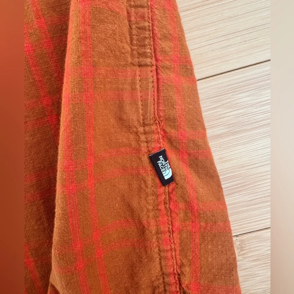 The North Face men's orange and brown plaid short-sleeve button-down shirt. XL